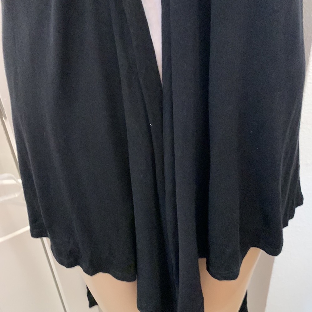 B’leev T-Shirt-Like Black Vest - Picture 6 of 9